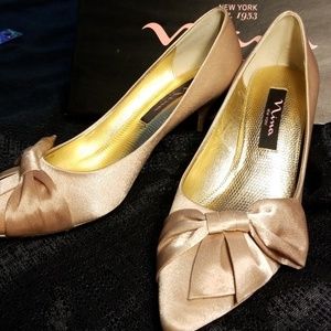 Nina toupe satin pumps
